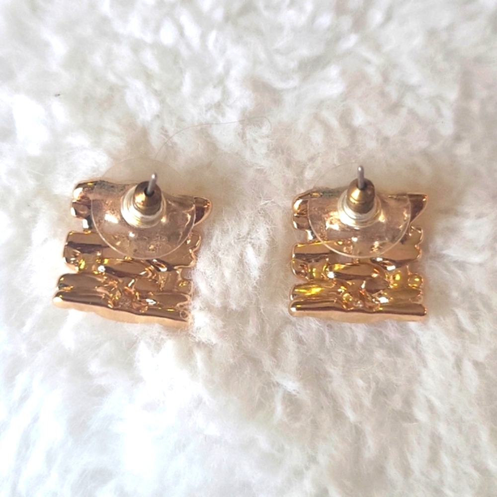 Elegant Gold Chain Link Earrings - Picture 3 of 3